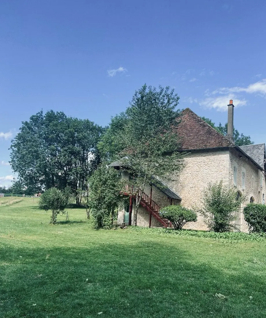 La longère et son escalier extérieur