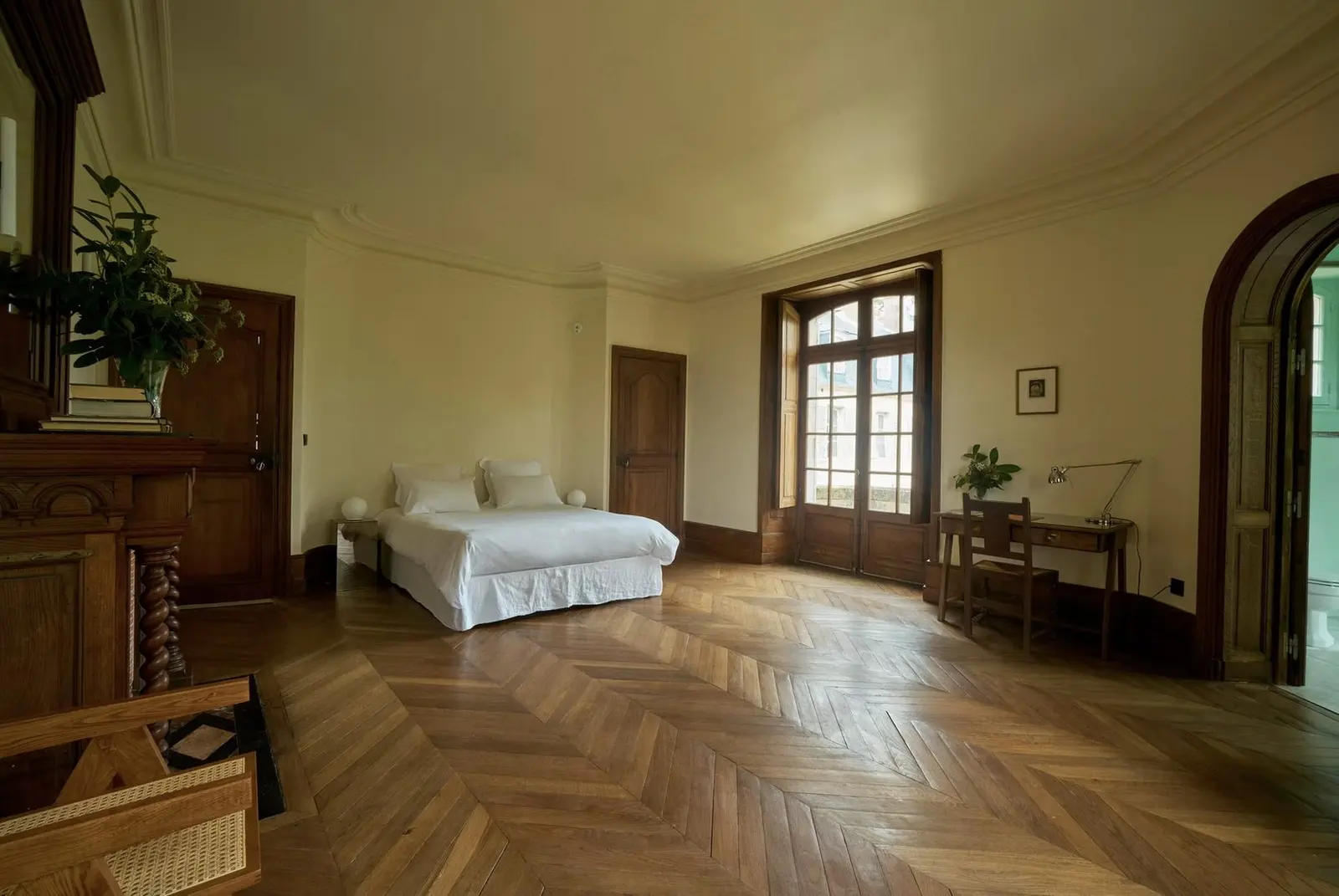 Chambre Supérieure, grand parquet en point de Hongrie