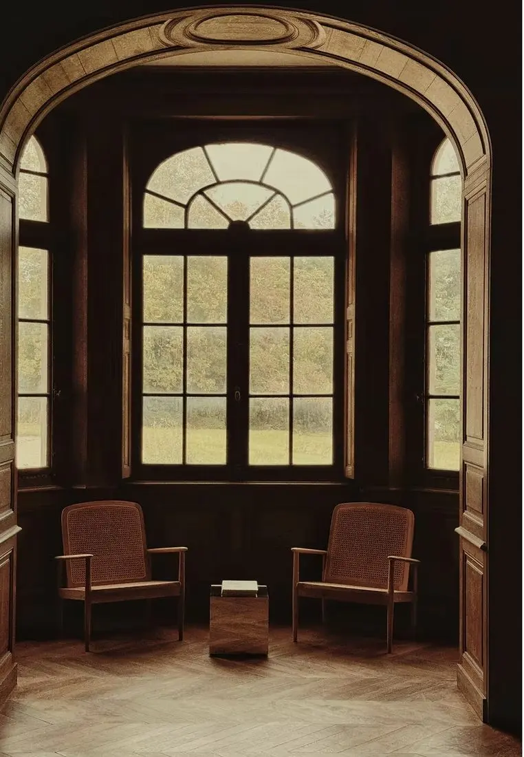 Le bow-window et ses deux fauteuils