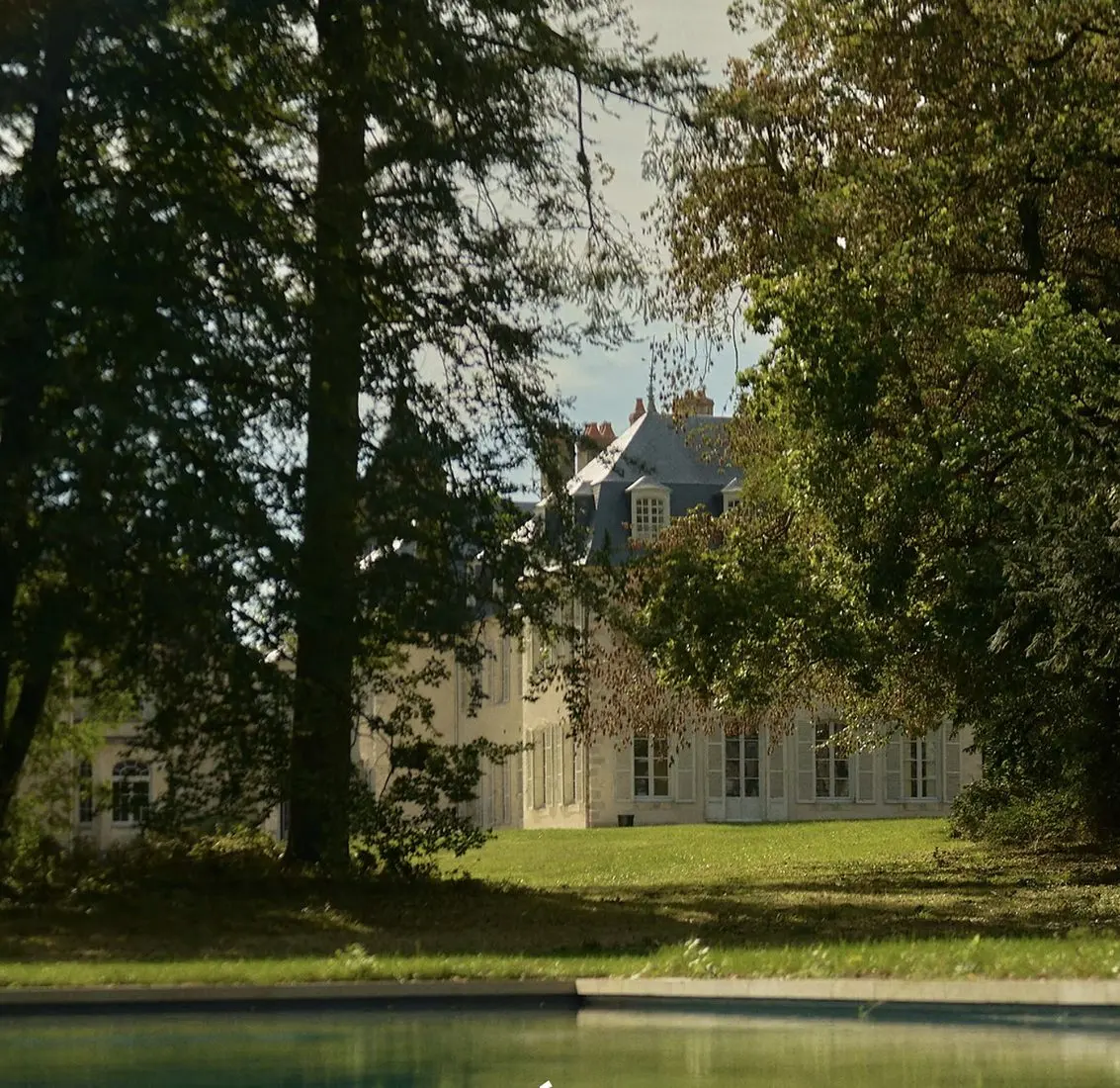 Le château vu depuis la piscine