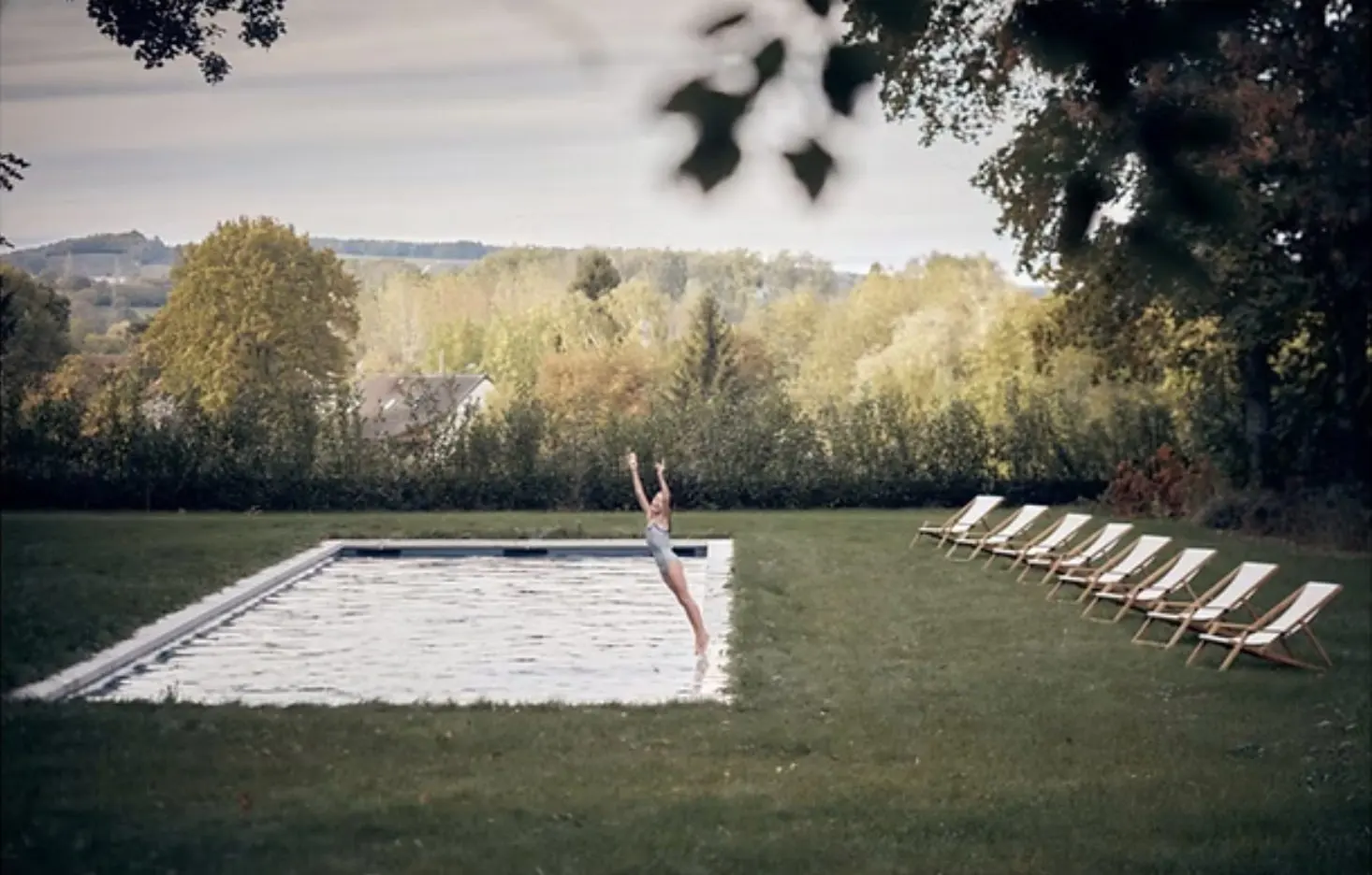 Plongeon dans la piscine